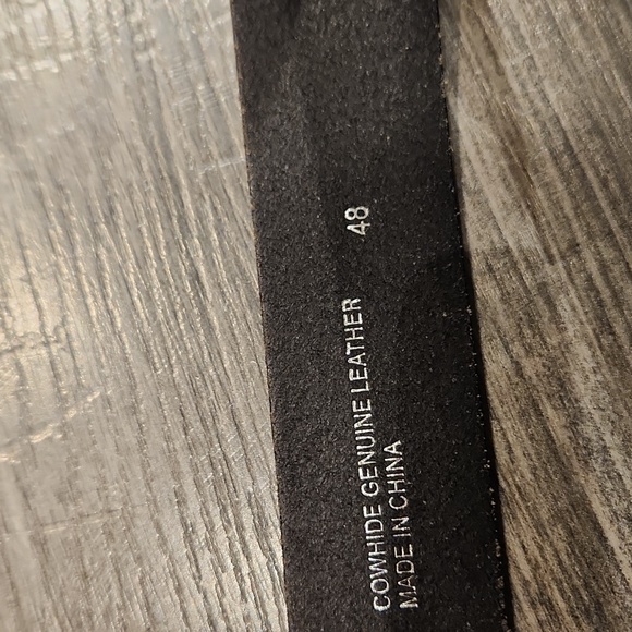 Carhartt Men's sz 48 black Cowhide Genuine leather belt good condition - Picture 3 of 6